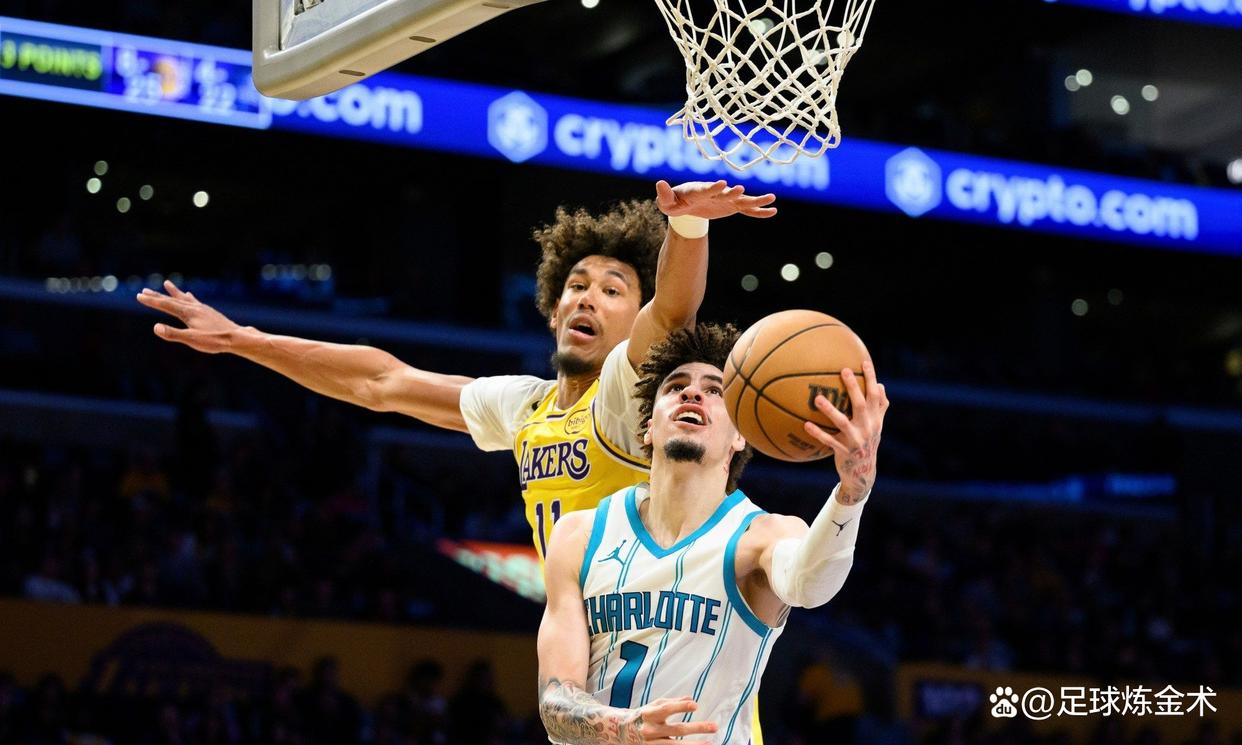 爱游戏体育平台-关于今晨夏洛特黄蜂备战社区盾东契奇与30激战C9分钟，现场解说直呼：赛地聚焦——中超集结日热度飙升的信息