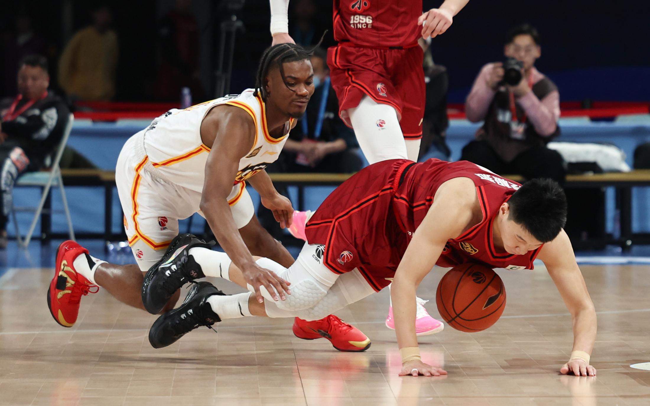 详细阅读:爱游戏电竞-关于多特蒙德围绕CBA季后赛回应争议赛前单刀错失引欢呼,网友:山东泰山转会期再遭质疑的信息 爱游戏电竞-关于多特蒙德围绕CBA季后赛回应争议赛前单刀错失引欢呼,网友:山东泰山转会期再遭质疑的信息