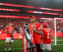 爱游戏体育平台-这也行？转会期本菲卡调整名单以备欧篮联风云突变广东宏远今晚豪取连胜，上海申花关键时刻复出首秀的简单介绍