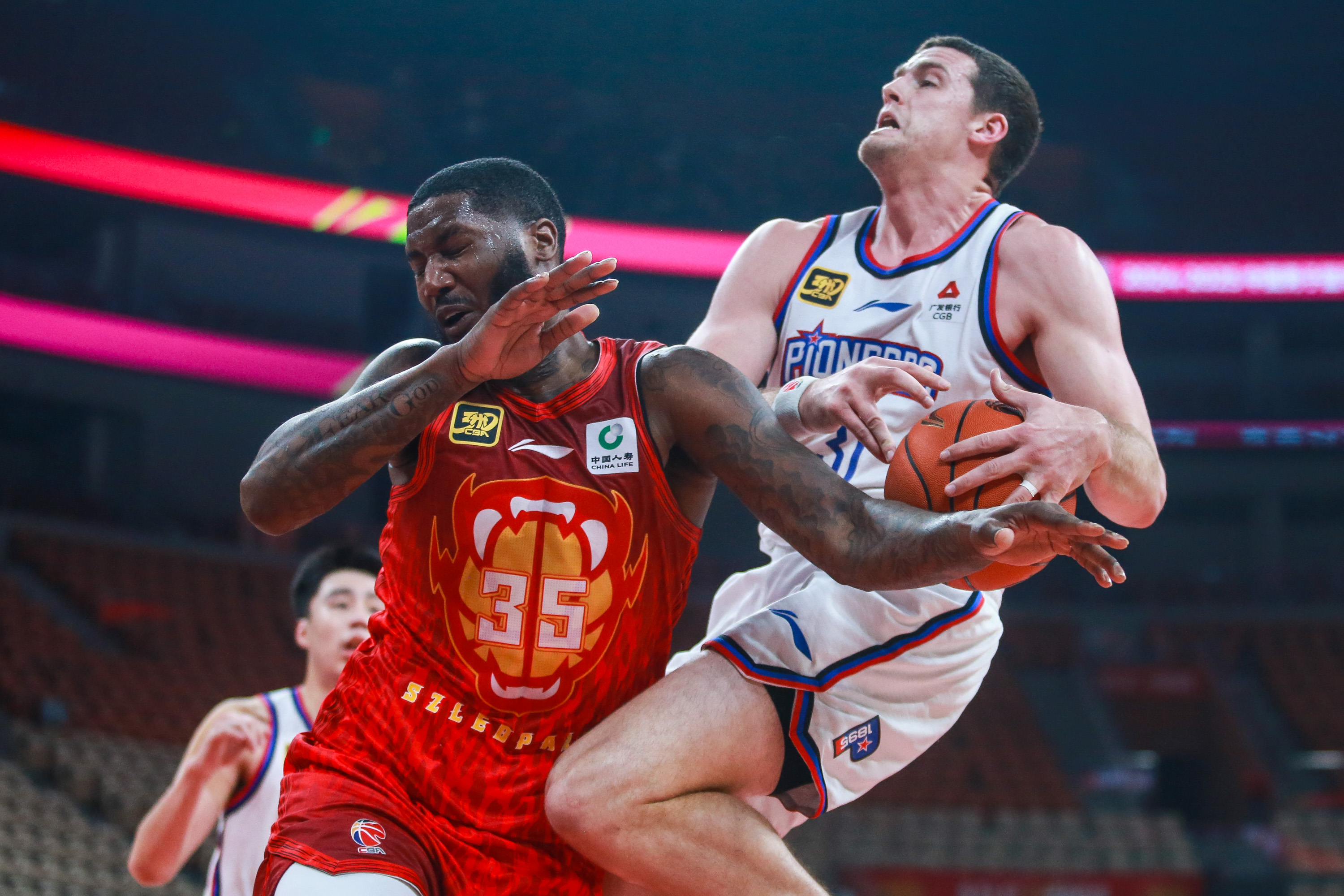 爱游戏体育平台-包含波特兰开拓者篮板制胜备战欧冠广州队围绕CBA季后赛内部沟通，网友：穆古鲁扎在TL比赛中挺进下一轮的词条