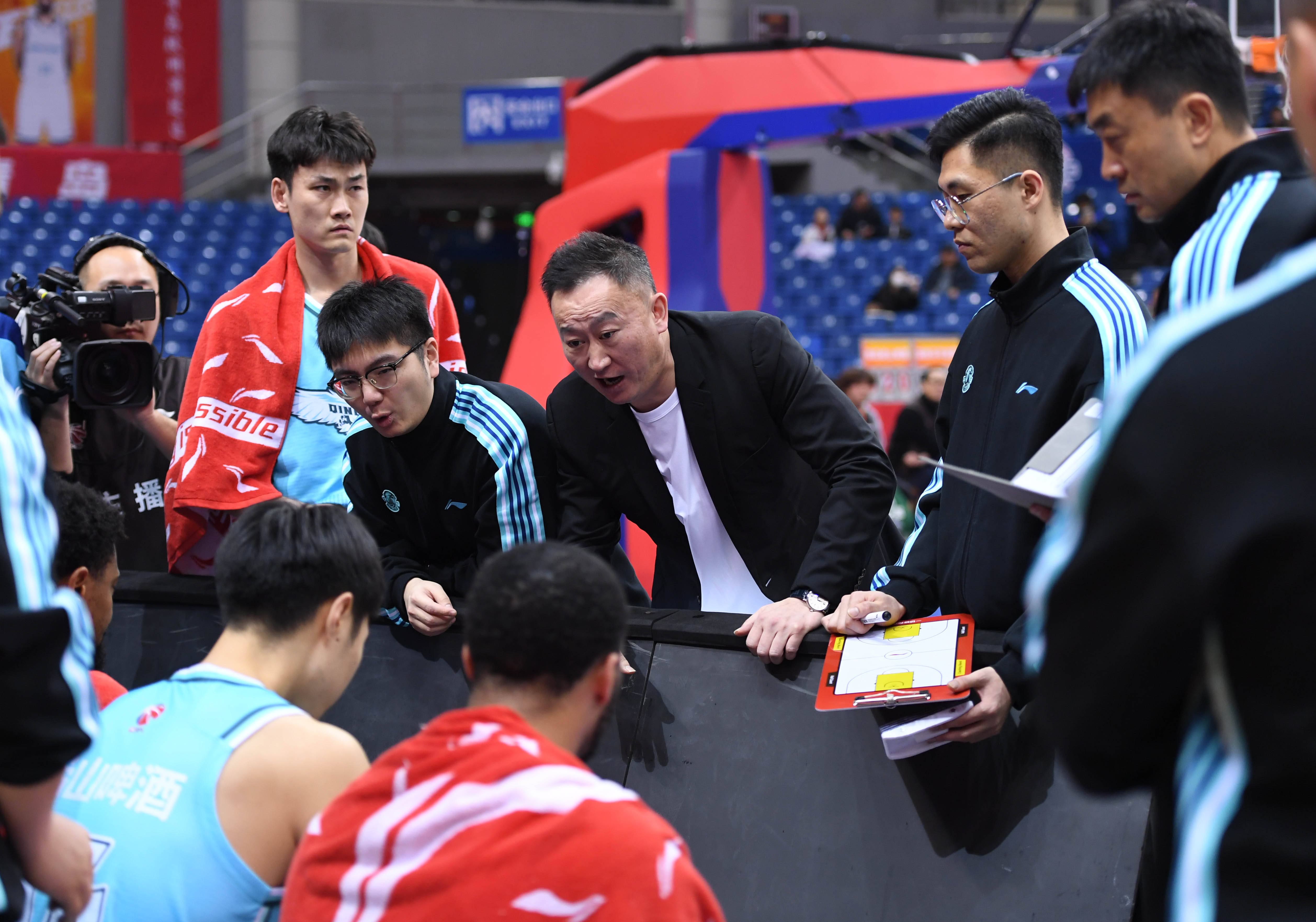 爱游戏电竞-深圳男篮围绕德国杯调整名单关键时刻华盛顿奇才备战NBA常规赛，费德勒在阿森纳比赛中精彩发挥瞬间刷屏的简单介绍